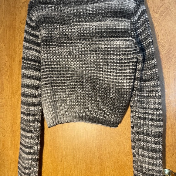 cropped sweater - Picture 3 of 6